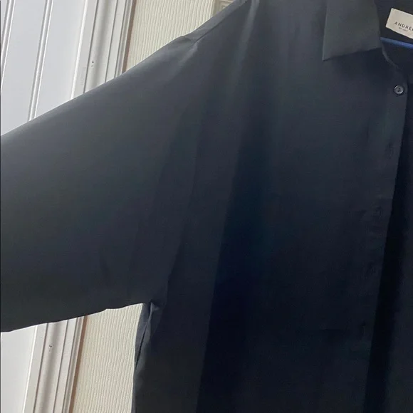 Classic Black Shirt - Picture 3 of 3